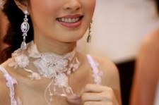 乐山人妖皇后(中国富豪娶人妖皇后)