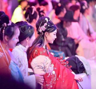 乐山汉服模特兼职(想做汉服模特去哪里找)