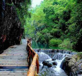 乐山周边旅游(周边旅游景区哪里好玩)