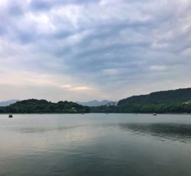 乐山杭州自助游(杭州自助游旅游攻略)
