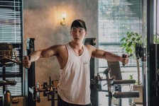 乐山肌肉男模(肌肉男模板)