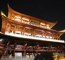 乐山长沙旅游攻略(长沙旅游攻略景点必去长沙美食街)