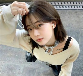 乐山伴游女生云微微的资料