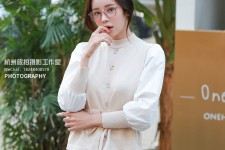 乐山兼职模特被摄影师亲(兼职模特被摄影师亲了)