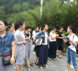乐山中国的曲男伴游的简单介绍