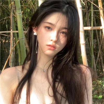 乐山与商务伴游共进晚餐，愉快的营业会谈起头了