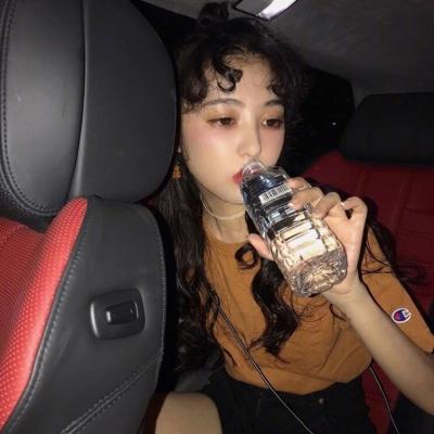乐山伴游玩耍享受异国风情的美妙光阴