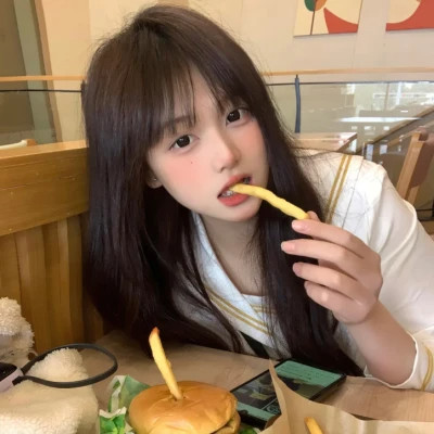 乐山伴游女生李欣怡的资料