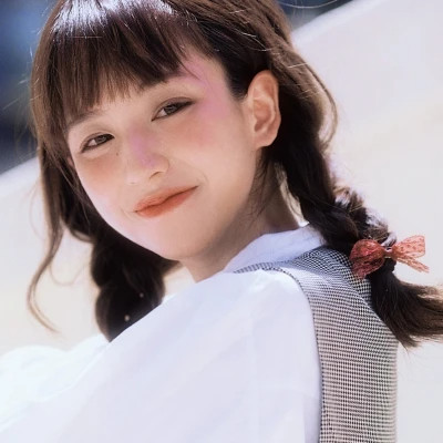 乐山伴游女生郑晓晴的资料