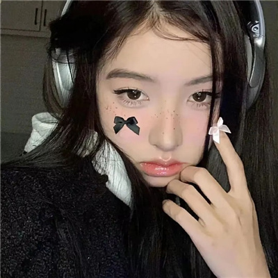 乐山伴游女生纳兰清越的资料