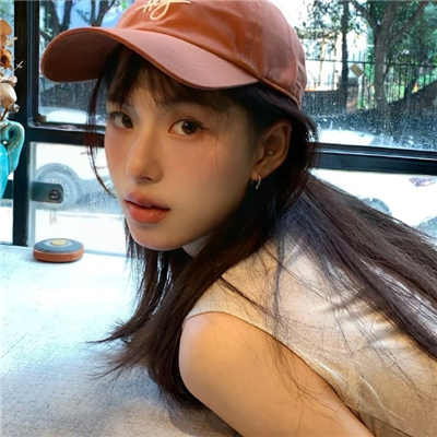 乐山伴游女生杨梦研的资料