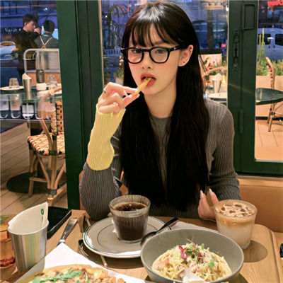 乐山伴游女生娄婷的资料