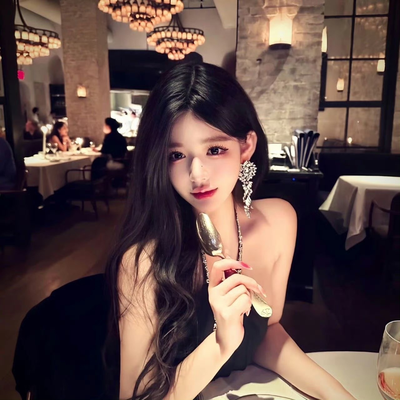 乐山伴游女生蓝盈盈的资料