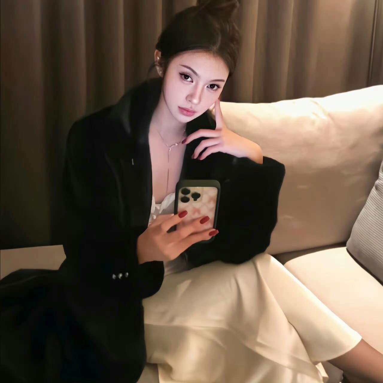 乐山伴游女生周语言的资料