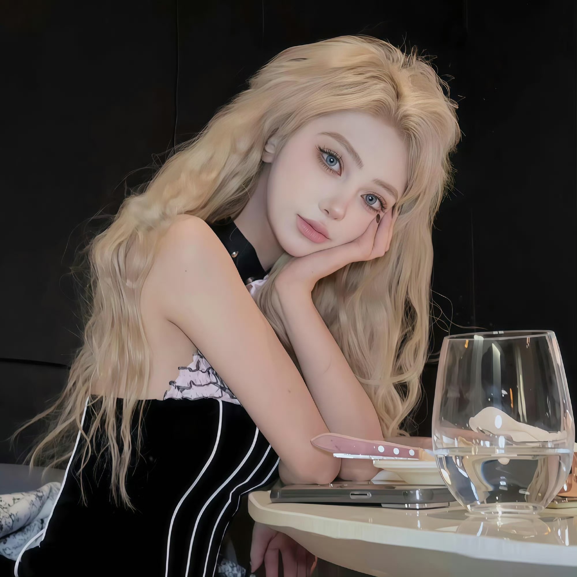 乐山伴游女生晨露的资料