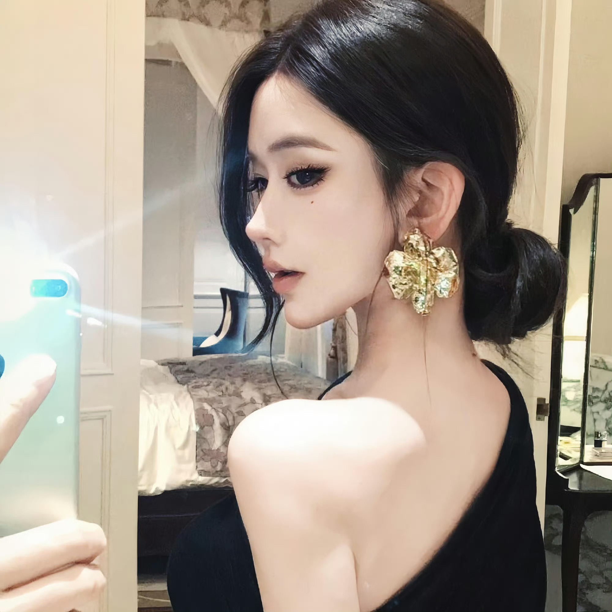 乐山伴游女生靖骊萍的资料