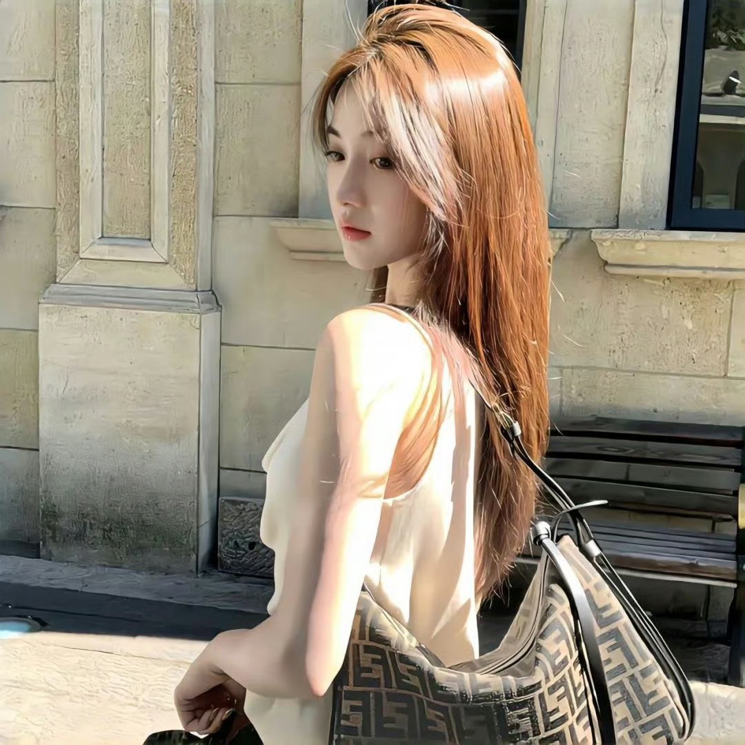 乐山伴游女生夏夏的资料
