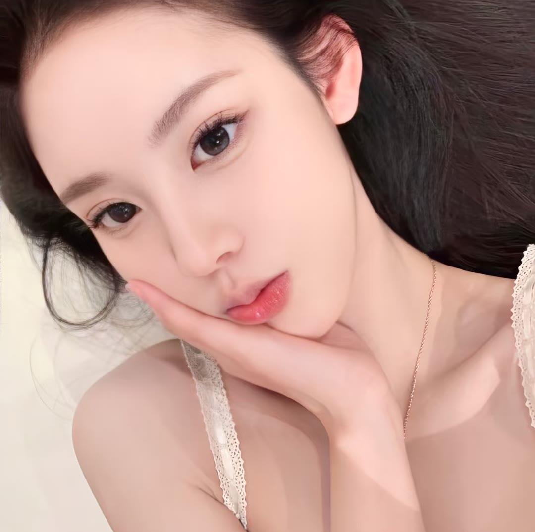 乐山伴游女生佛白易的资料