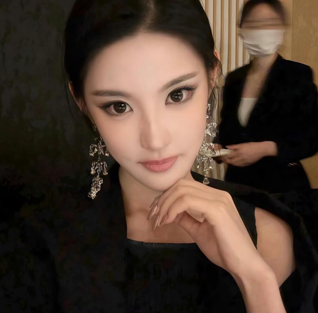 乐山伴游女生 | Isabella Chen的资料