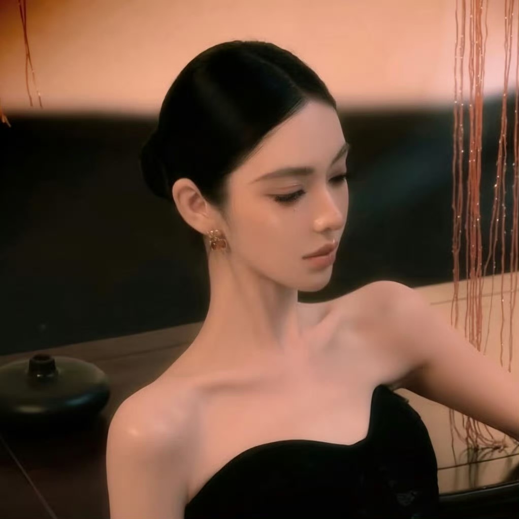 乐山伴游女生 | Emily的资料